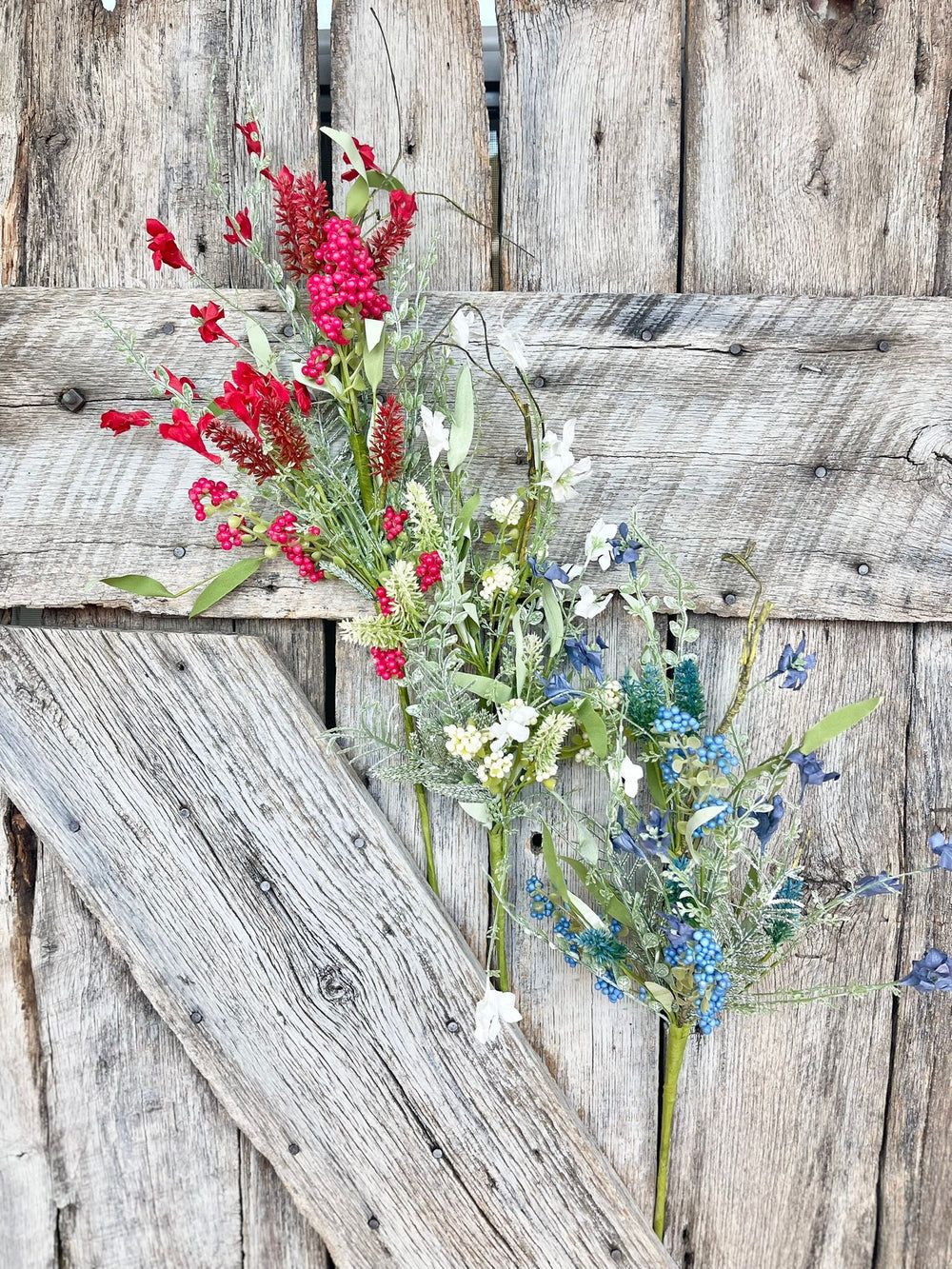 60919, 23" Red White Blue Lavender Floral Spray